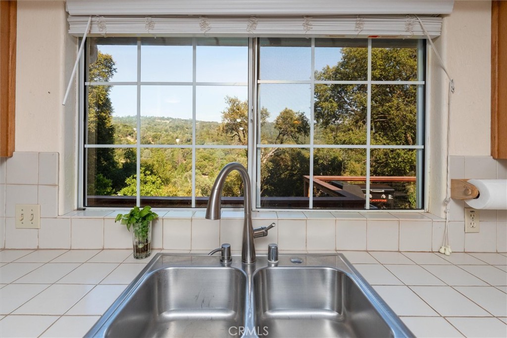 39309 Forest Park Ln, Oakhurst, CA 93644