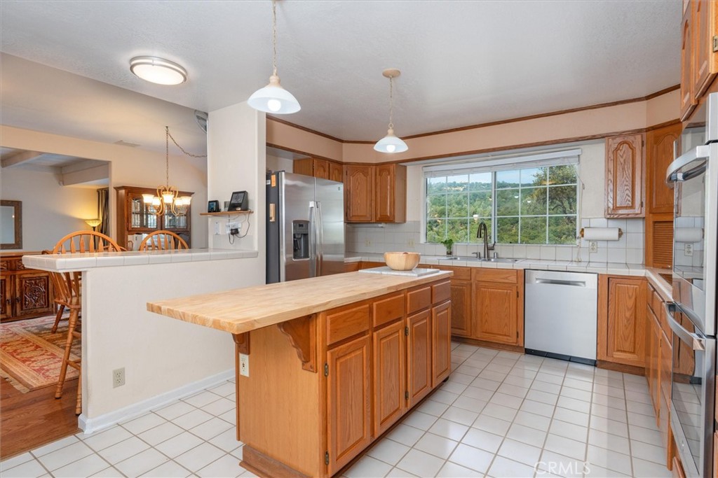 39309 Forest Park Ln, Oakhurst, CA 93644