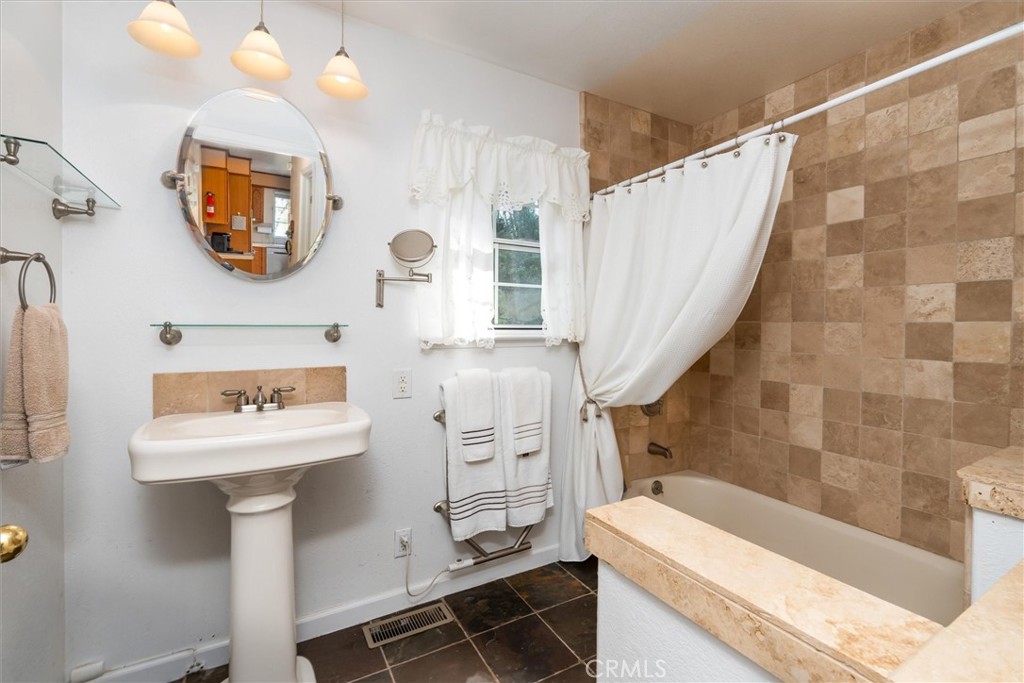 39309 Forest Park Ln, Oakhurst, CA 93644