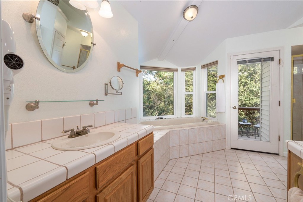 39309 Forest Park Ln, Oakhurst, CA 93644