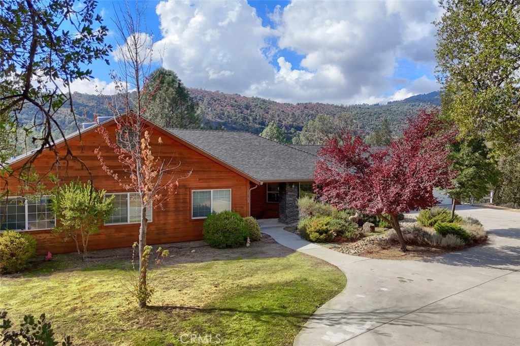 38788 Goldenrod Ln, Oakhurst, CA 93644
