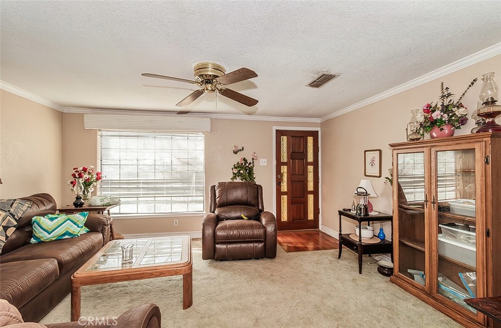 836 12th St, Orange Cove, CA 93646