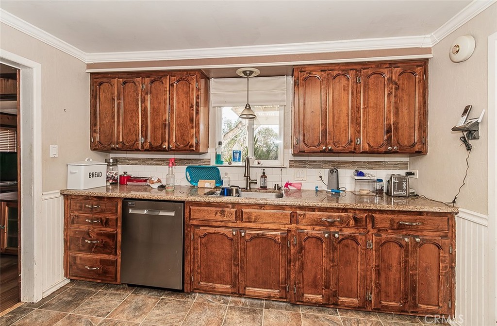 836 12th St, Orange Cove, CA 93646