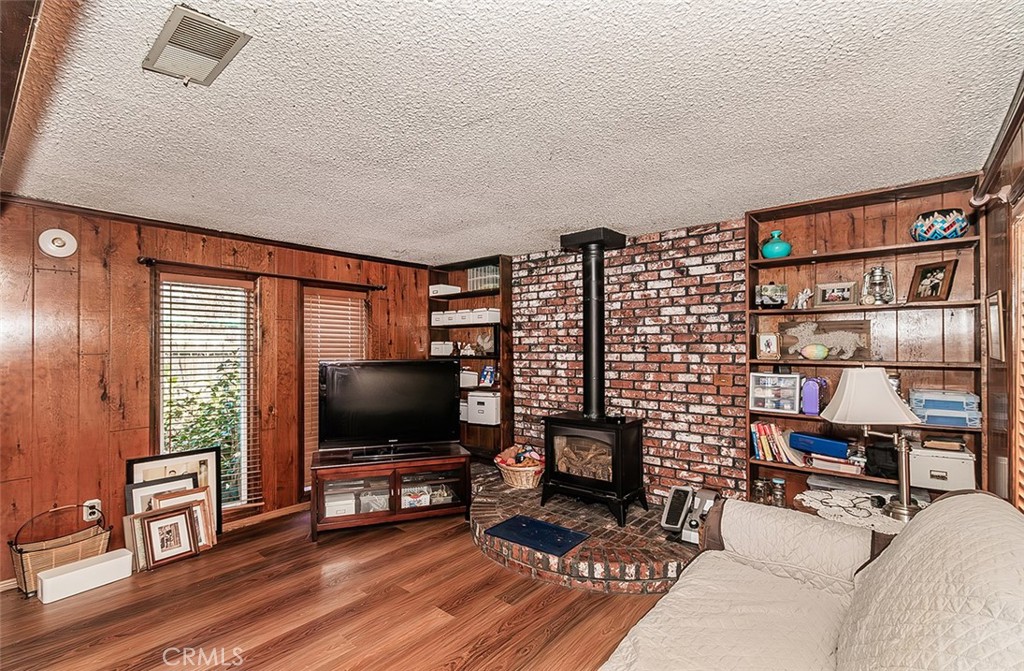 836 12th St, Orange Cove, CA 93646