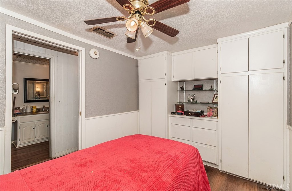 836 12th St, Orange Cove, CA 93646