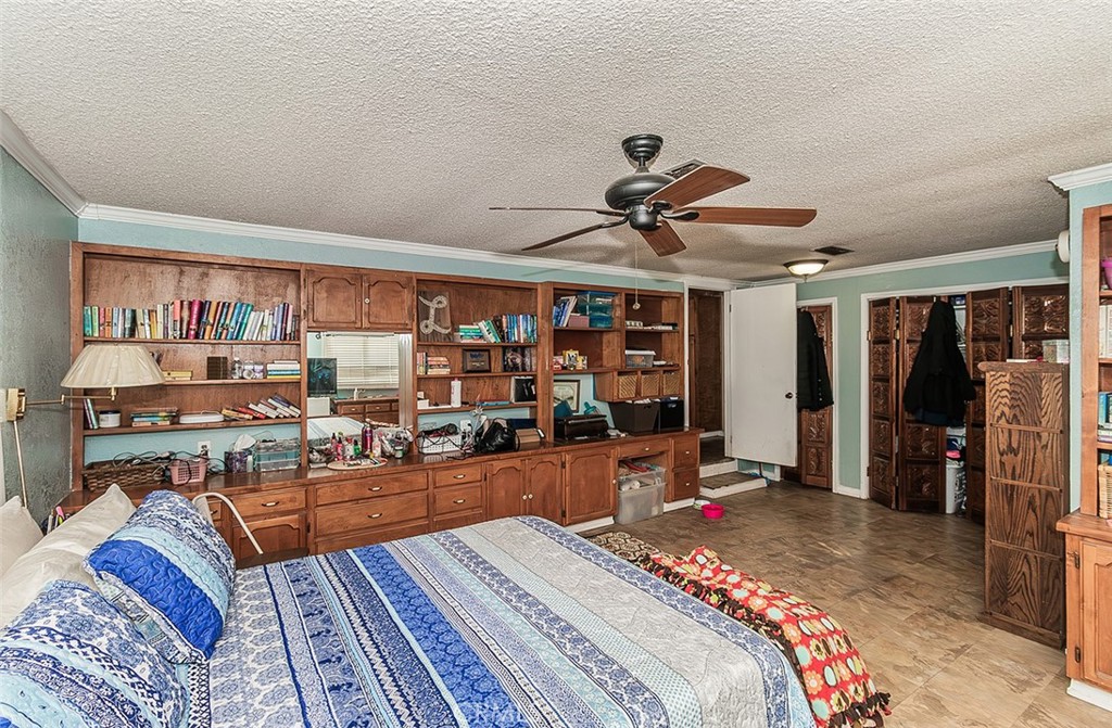 836 12th St, Orange Cove, CA 93646