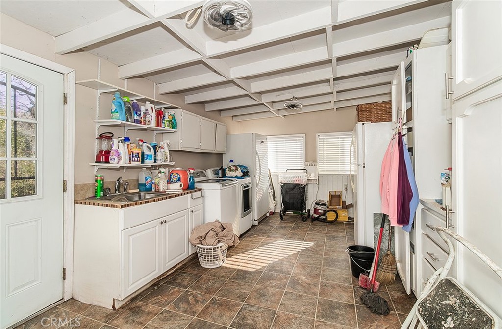 836 12th St, Orange Cove, CA 93646