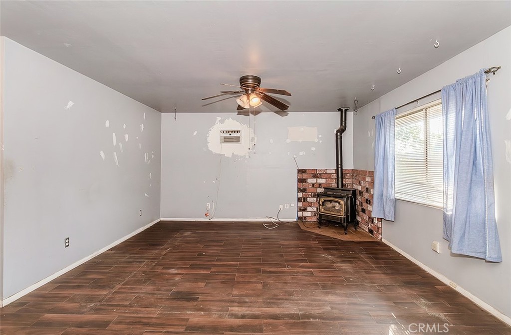 836 12th St, Orange Cove, CA 93646