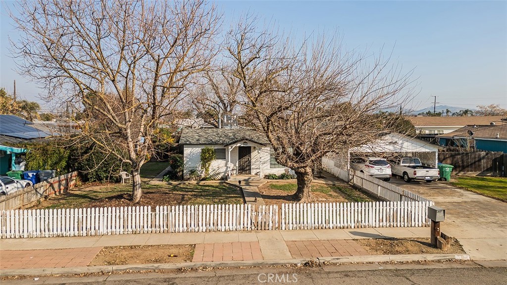 836 12th St, Orange Cove, CA 93646