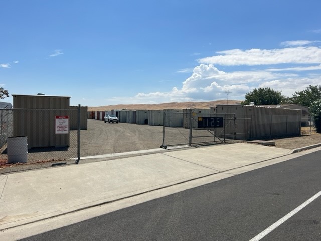 1075 W Elm Ave, Coalinga, CA 93210
