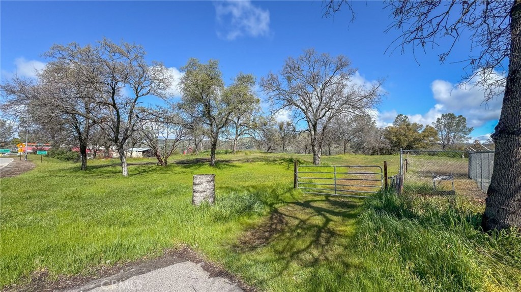 29645 Auberry Rd, Prather, CA 93651