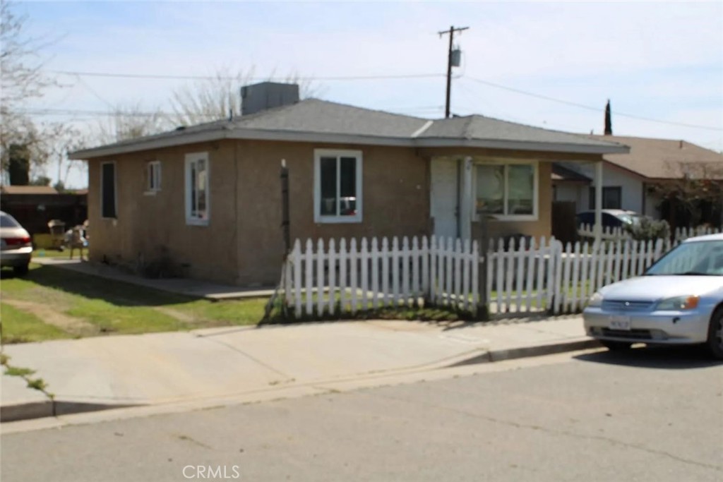 241 Hull Ave, Madera, CA 93638