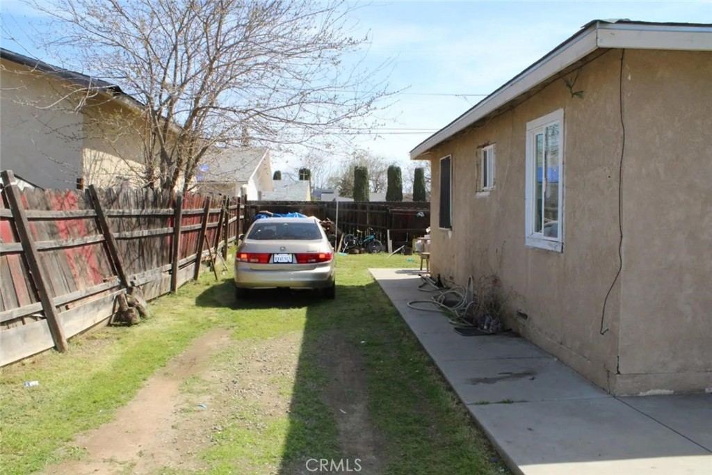 241 Hull Ave, Madera, CA 93638