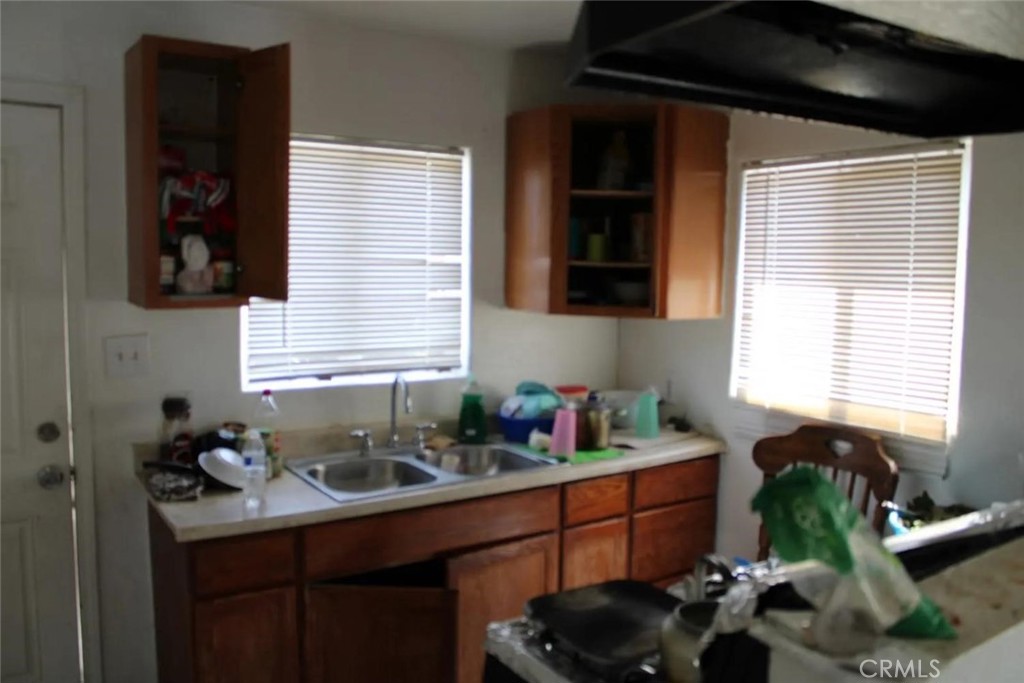 241 Hull Ave, Madera, CA 93638