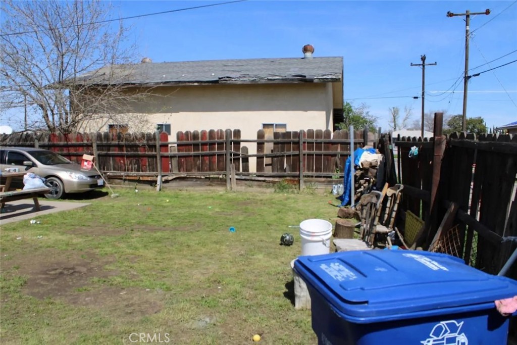 241 Hull Ave, Madera, CA 93638