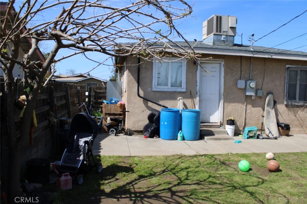 241 Hull Ave, Madera, CA 93638