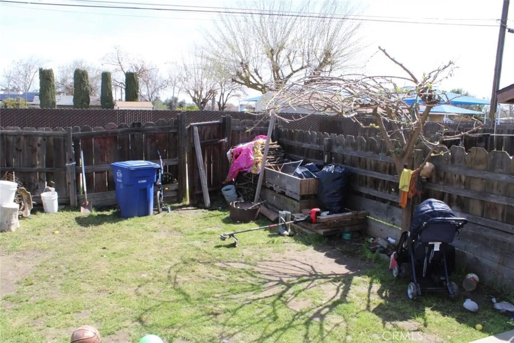 241 Hull Ave, Madera, CA 93638