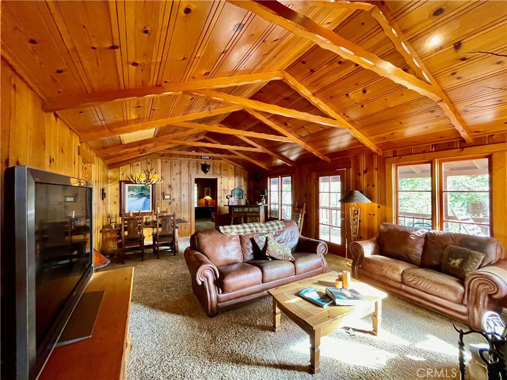 39121 Lake Dr, Bass Lake, CA 93604