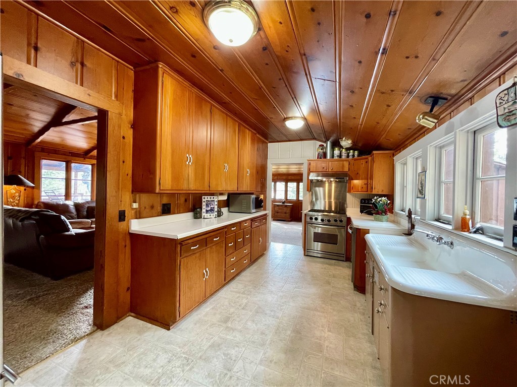 39121 Lake Dr, Bass Lake, CA 93604