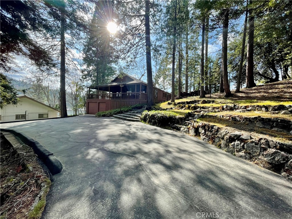 39121 Lake Dr, Bass Lake, CA 93604