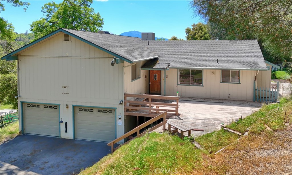 42275 Buckeye Rd, Oakhurst, CA 93644