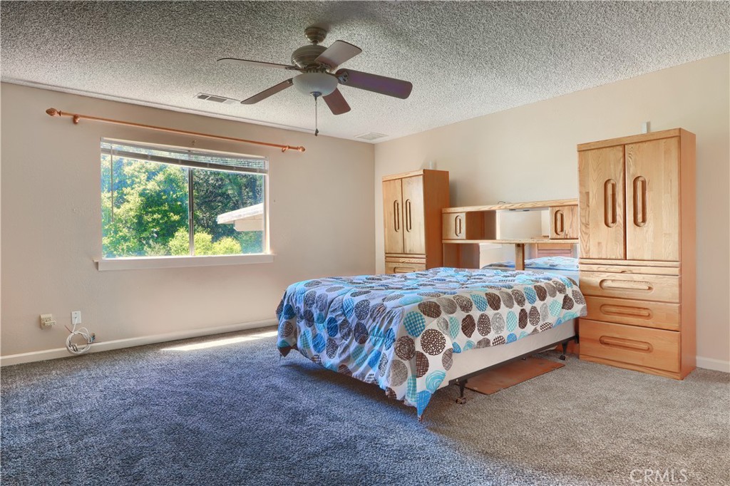 42275 Buckeye Rd, Oakhurst, CA 93644