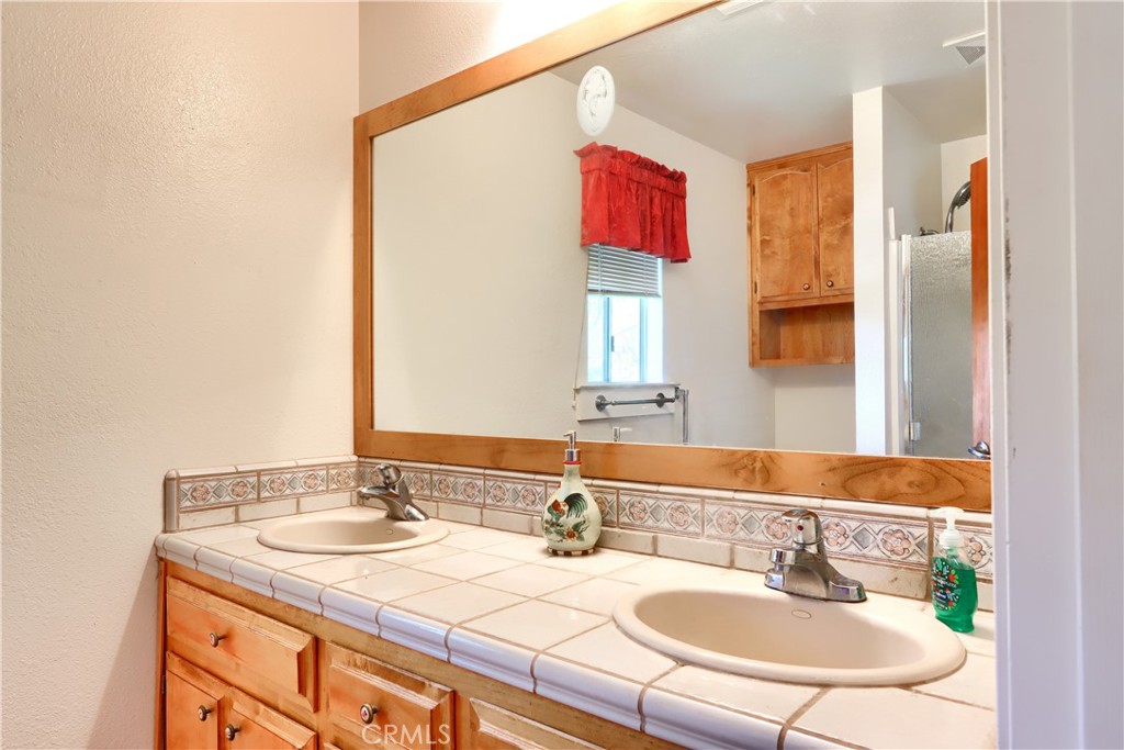 42275 Buckeye Rd, Oakhurst, CA 93644