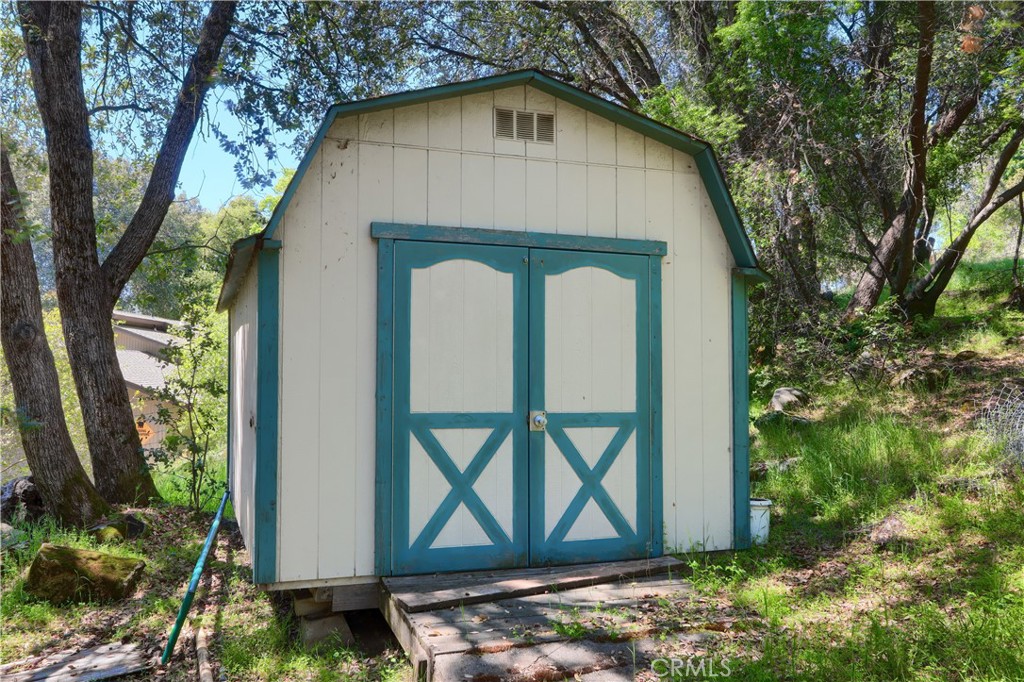 42275 Buckeye Rd, Oakhurst, CA 93644