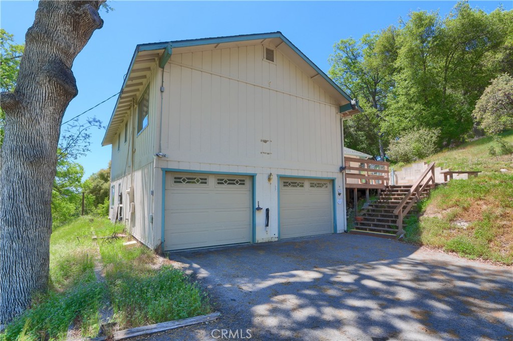 42275 Buckeye Rd, Oakhurst, CA 93644