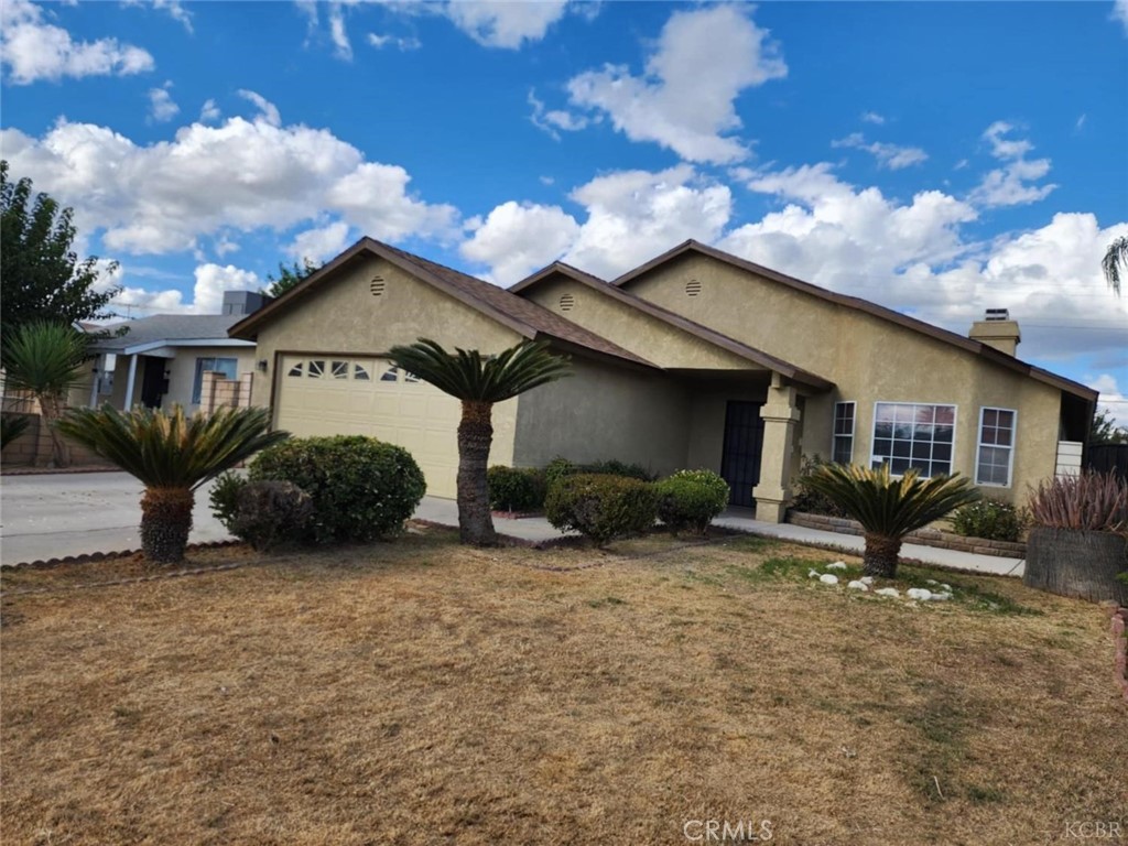 725 18th Pl, Delano, CA 93215