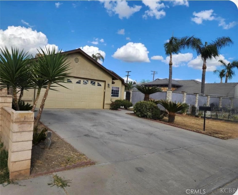 725 18th Pl, Delano, CA 93215