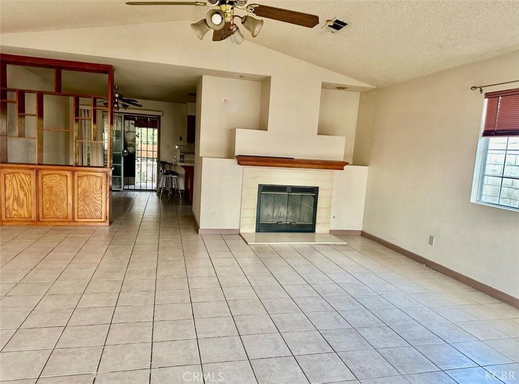 725 18th Pl, Delano, CA 93215