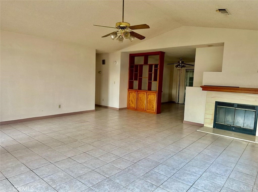 725 18th Pl, Delano, CA 93215