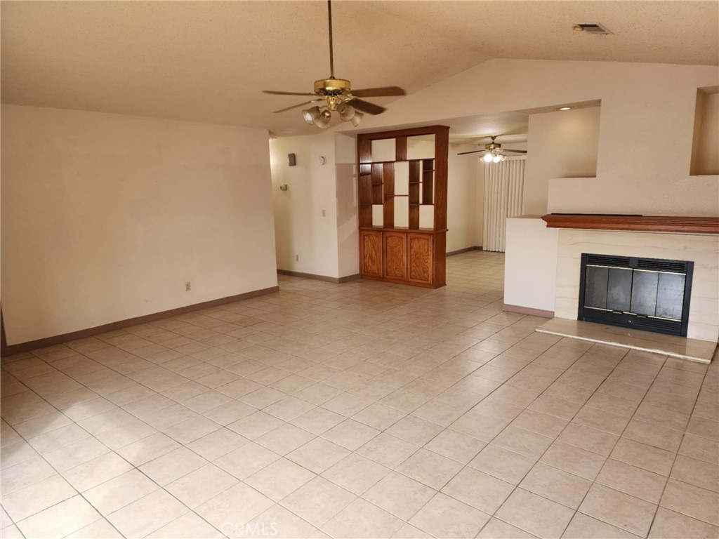 725 18th Pl, Delano, CA 93215