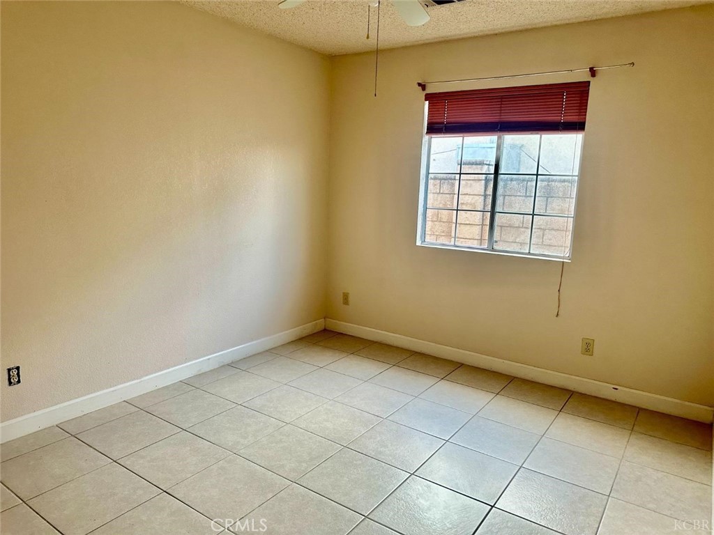 725 18th Pl, Delano, CA 93215