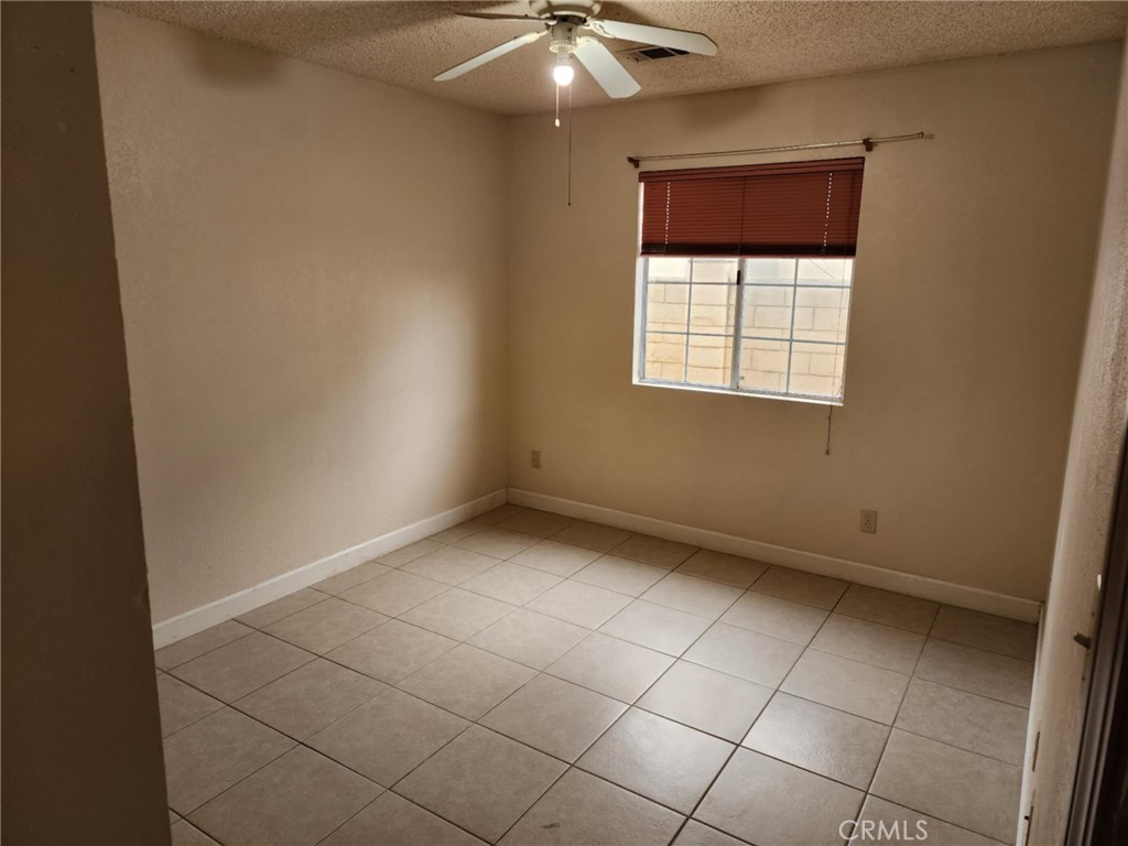 725 18th Pl, Delano, CA 93215