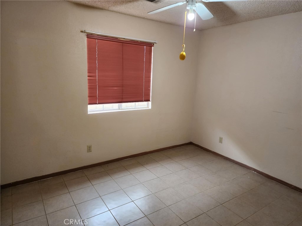 725 18th Pl, Delano, CA 93215