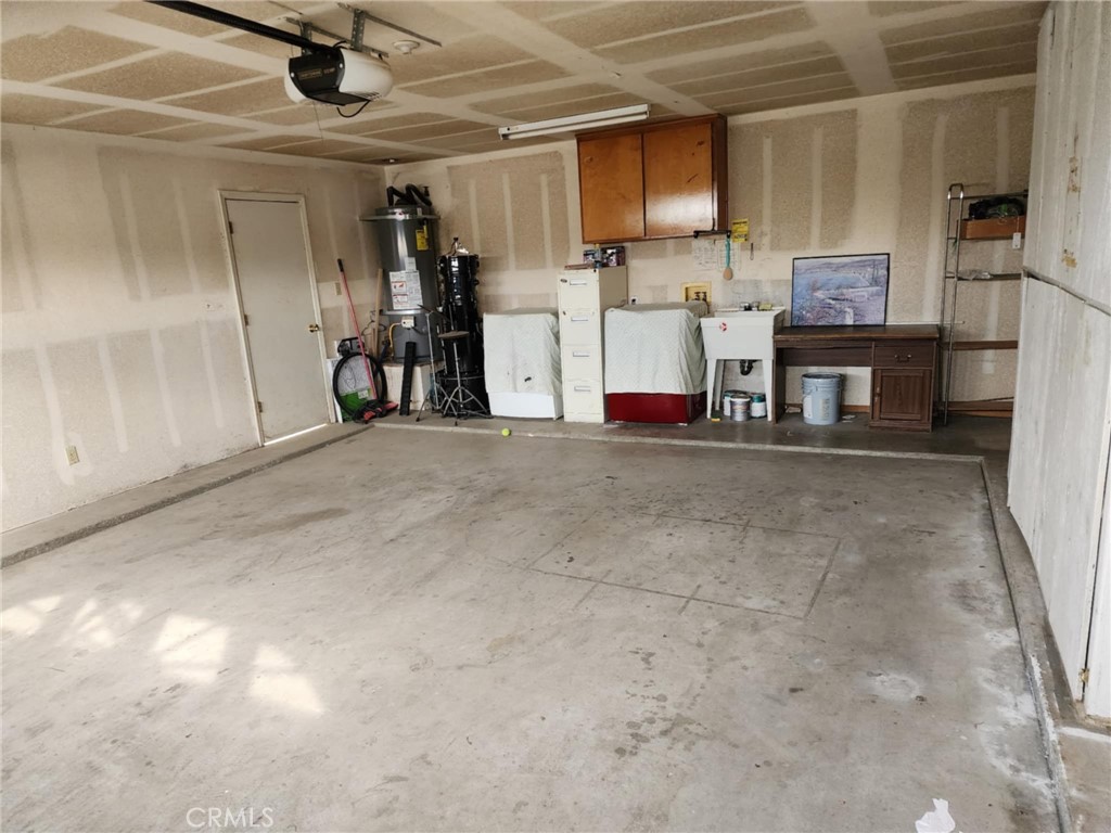 725 18th Pl, Delano, CA 93215