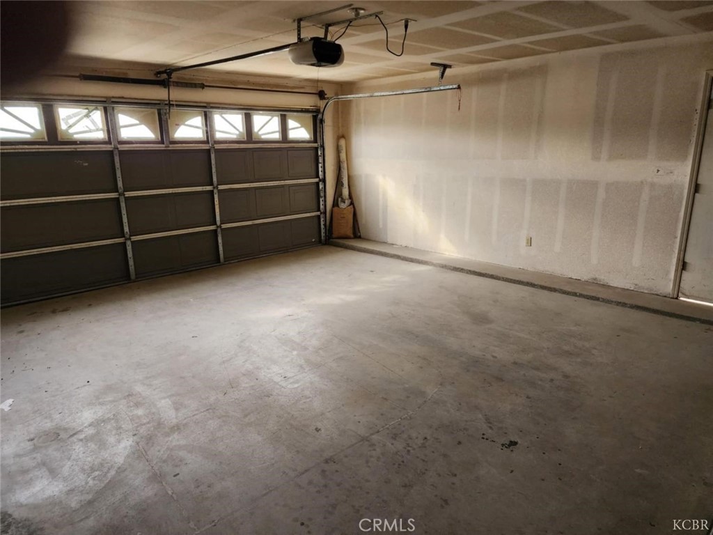 725 18th Pl, Delano, CA 93215