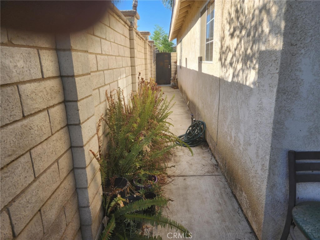 725 18th Pl, Delano, CA 93215