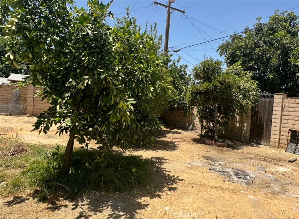 725 18th Pl, Delano, CA 93215