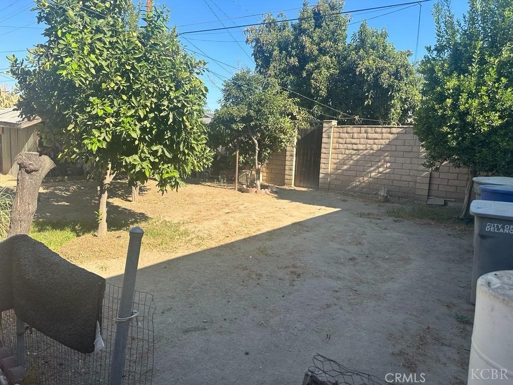 725 18th Pl, Delano, CA 93215