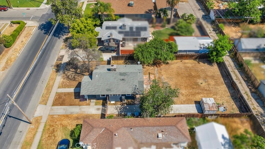 1906 N Fruit Ave, Fresno, CA 93705