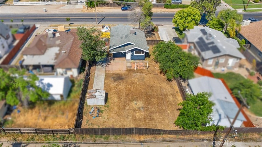 1906 N Fruit Ave, Fresno, CA 93705