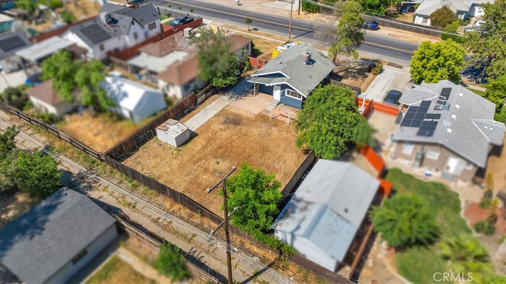 1906 N Fruit Ave, Fresno, CA 93705