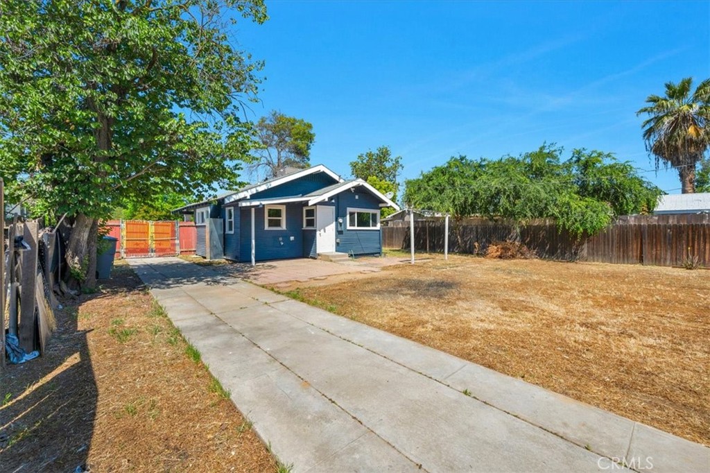 1906 N Fruit Ave, Fresno, CA 93705