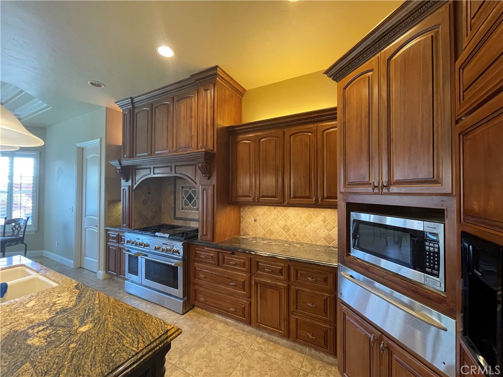 16052 W Middleton Ave, Kerman, CA 93630