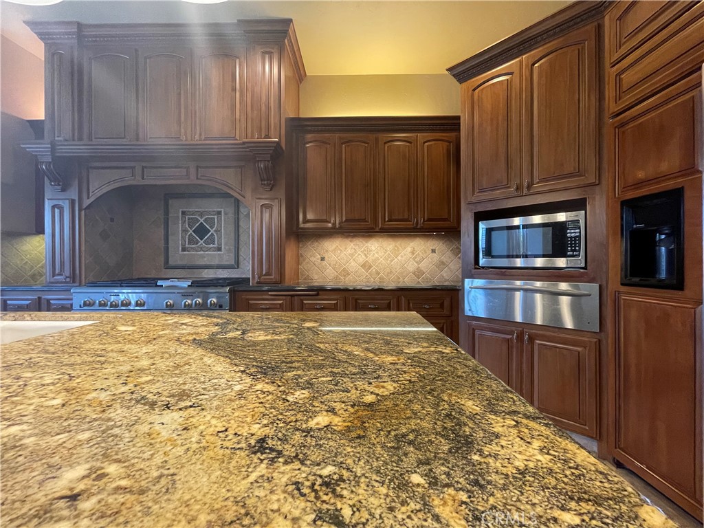 16052 W Middleton Ave, Kerman, CA 93630