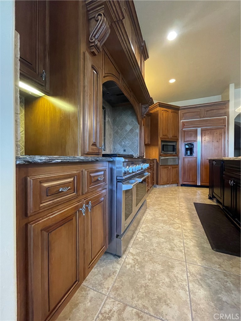 16052 W Middleton Ave, Kerman, CA 93630