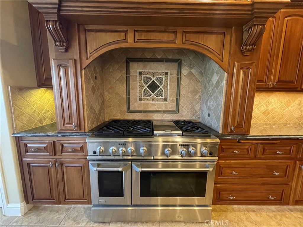 16052 W Middleton Ave, Kerman, CA 93630